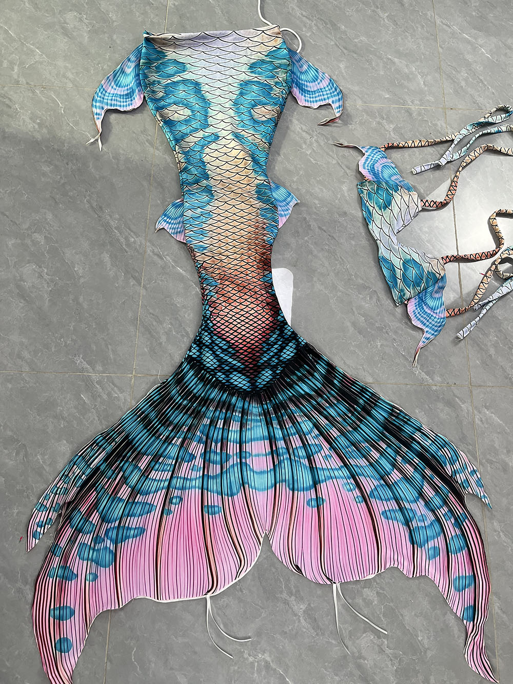 Colorful Dreamy Mermaid Tail A - огляд і ціна Aquarium & Marine Museum Universiti Malaysia Sabah Kota Kinabalu Sabah Reviews
